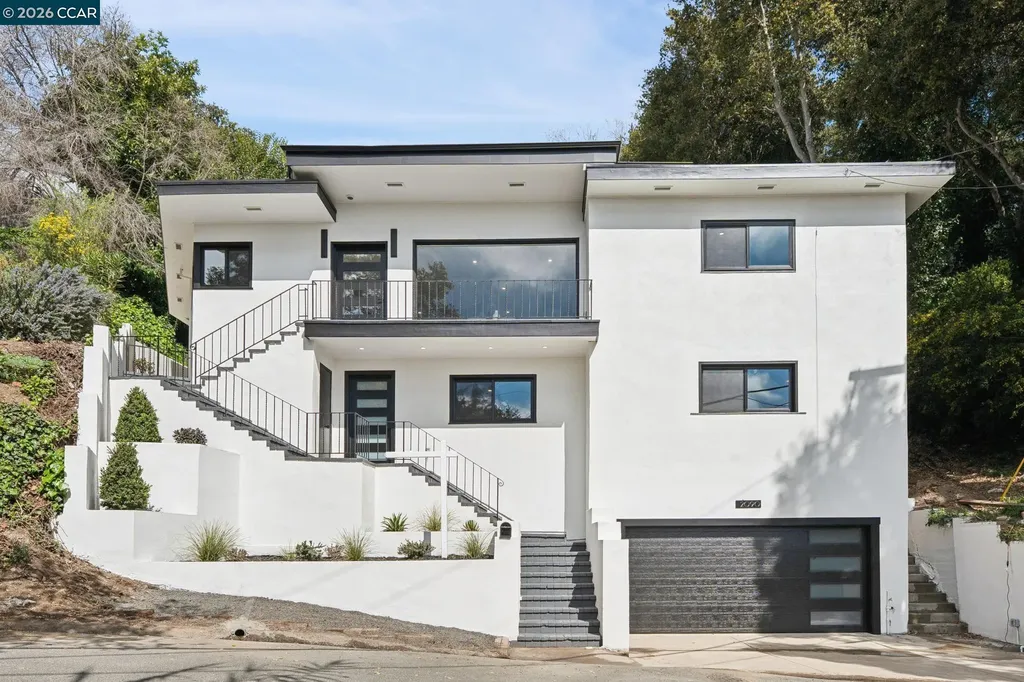 Oakland CA, 2090 Wrenn