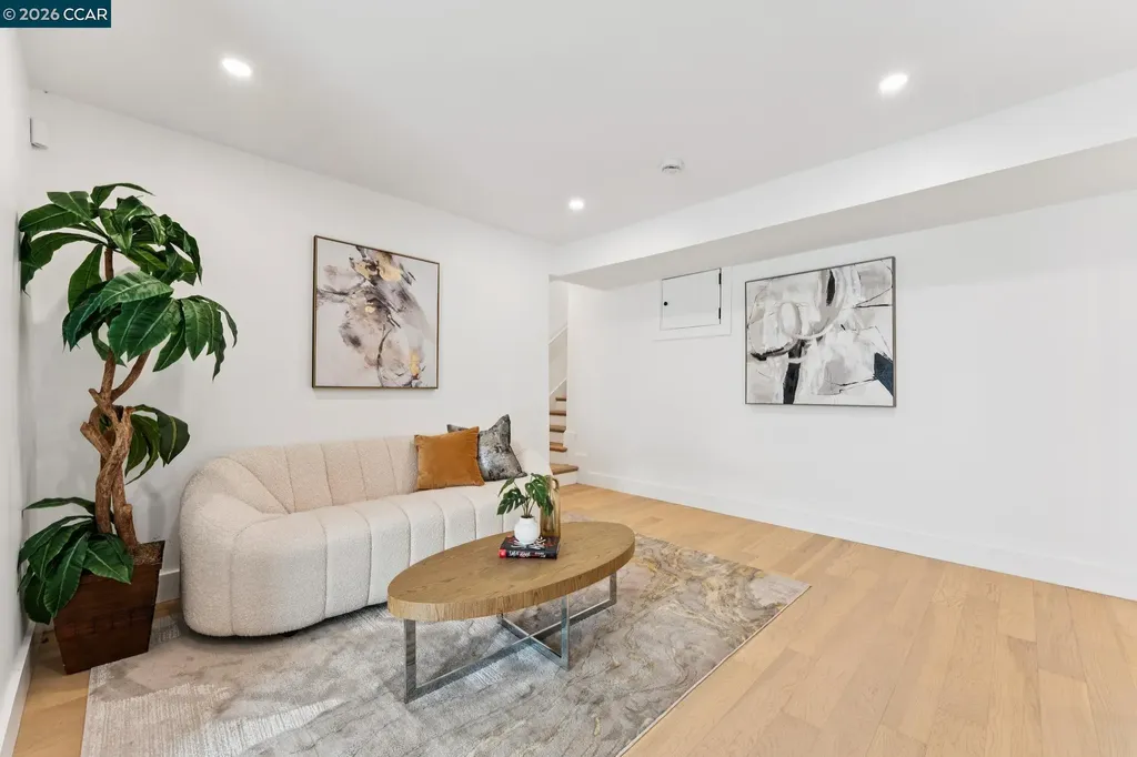 2090 Wrenn Oakland CA 94602