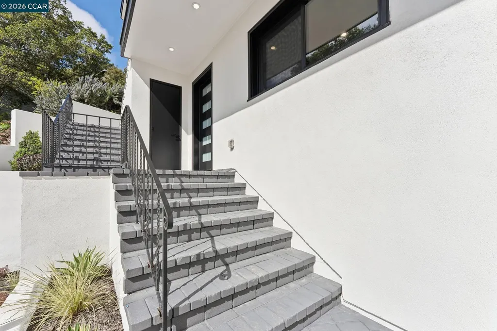 2090 Wrenn Oakland CA 94602