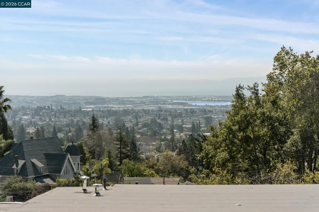 2090 Wrenn Oakland CA 94602