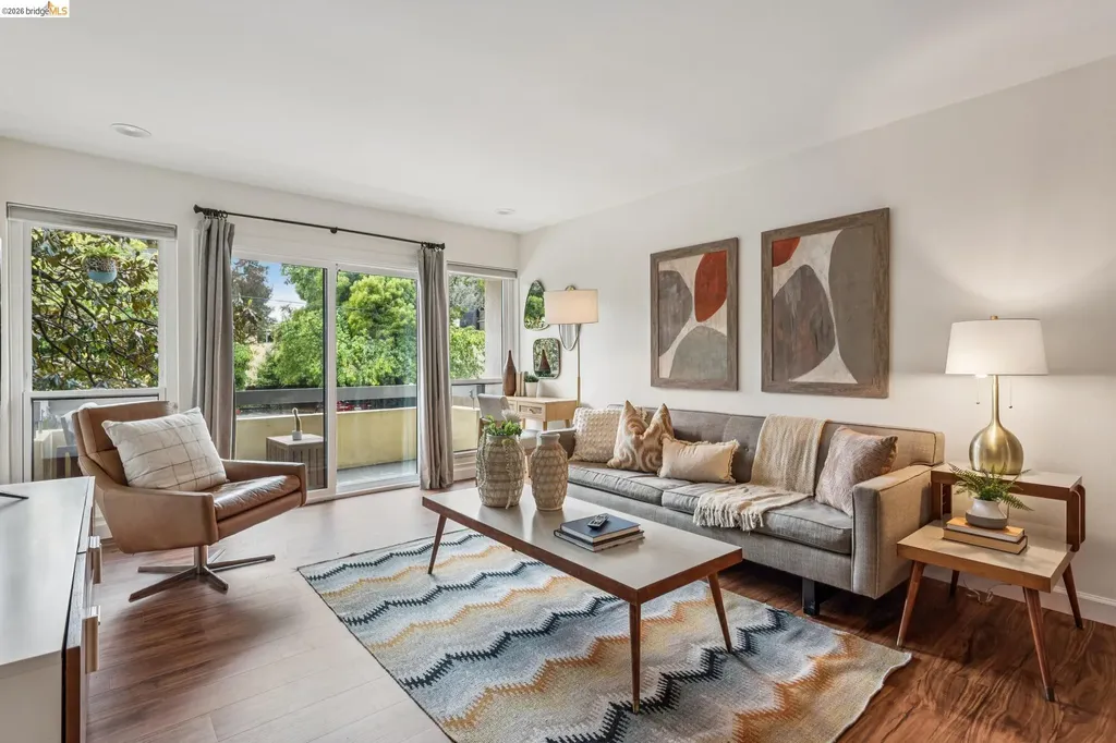 Oakland CA, 651 Oakland Avenue, Unit 1F