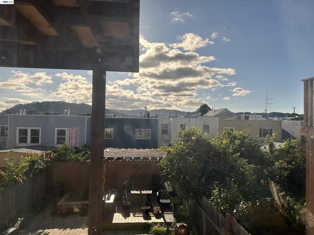 1423 Quesada Avenue San Francisco CA 94124