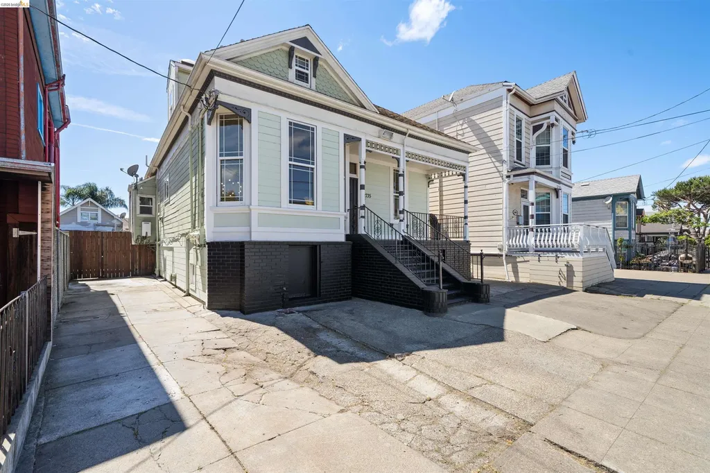 2735 11th Street Oakland CA 94601