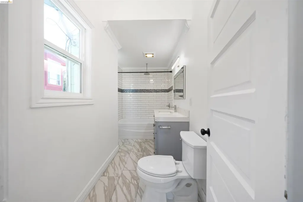 2735 11th Street Oakland CA 94601