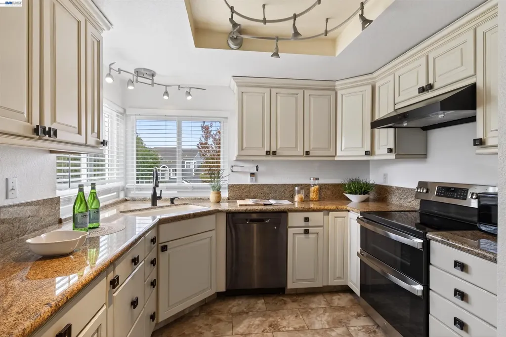 137 Parfait Lane Alameda CA 94502
