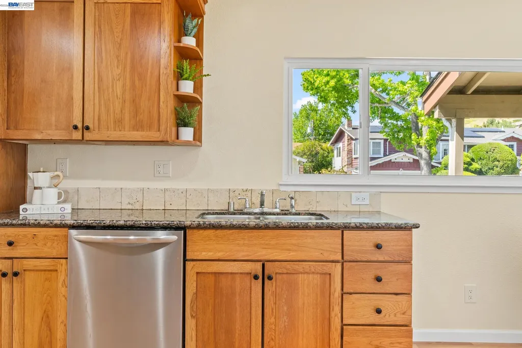 667 Gleneagle Avenue Hayward CA 94544