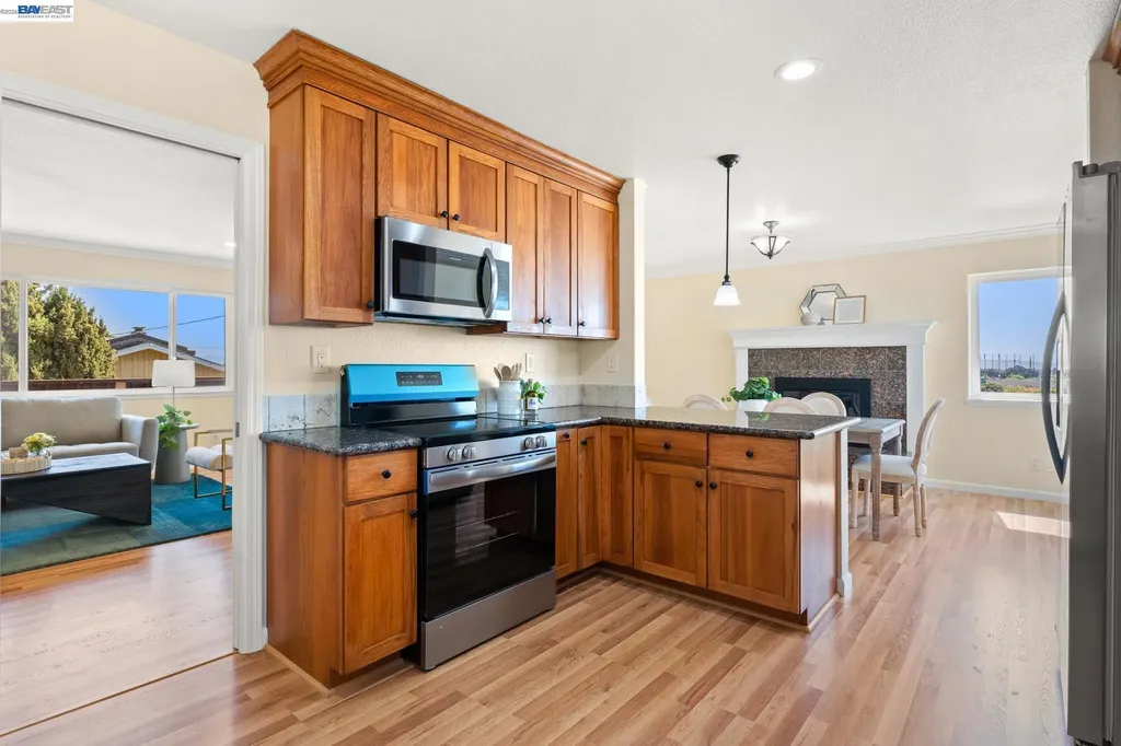 667 Gleneagle Avenue Hayward CA 94544