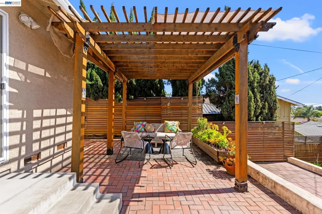 667 Gleneagle Avenue Hayward CA 94544