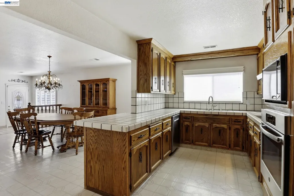 559 Cherry Way Hayward CA 94541