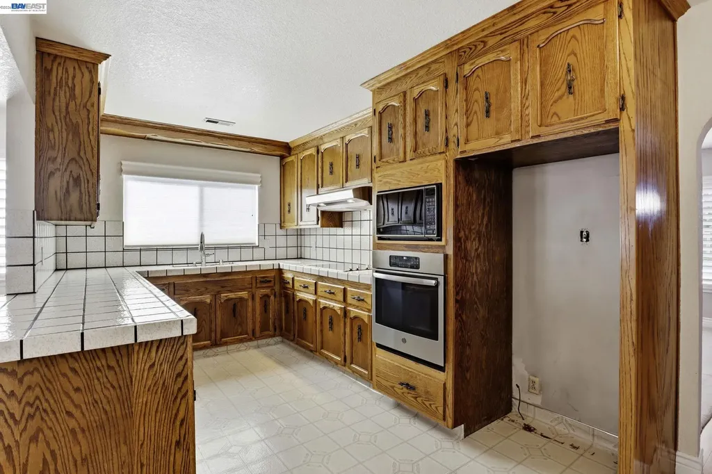 559 Cherry Way Hayward CA 94541