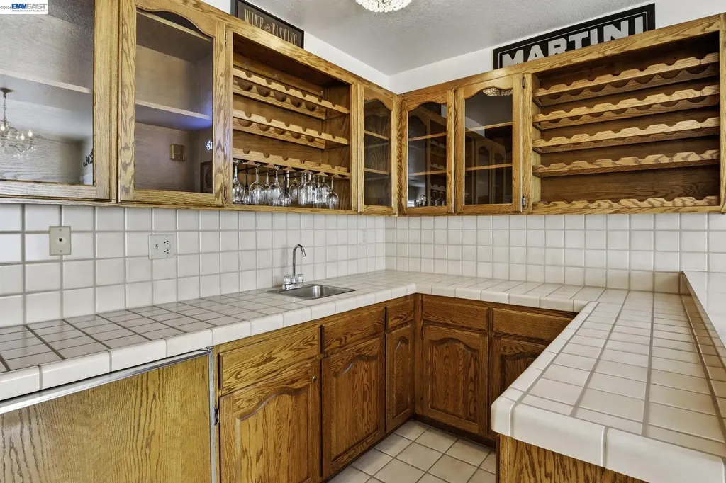 559 Cherry Way Hayward CA 94541