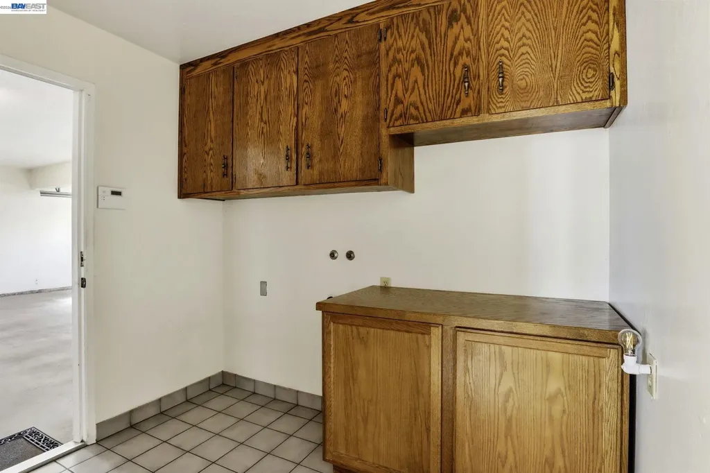559 Cherry Way Hayward CA 94541