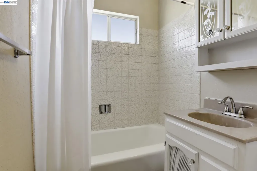 559 Cherry Way Hayward CA 94541