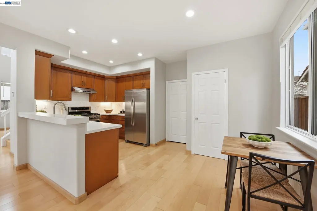15518 Harbor Way San Leandro CA 94579