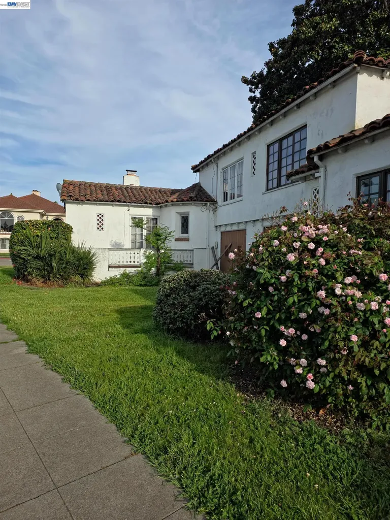 5685 Carberry Avenue Oakland CA 94609