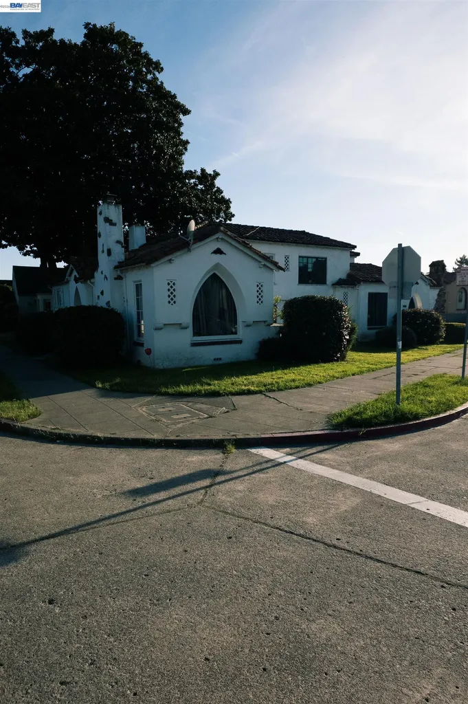 5685 Carberry Avenue Oakland CA 94609