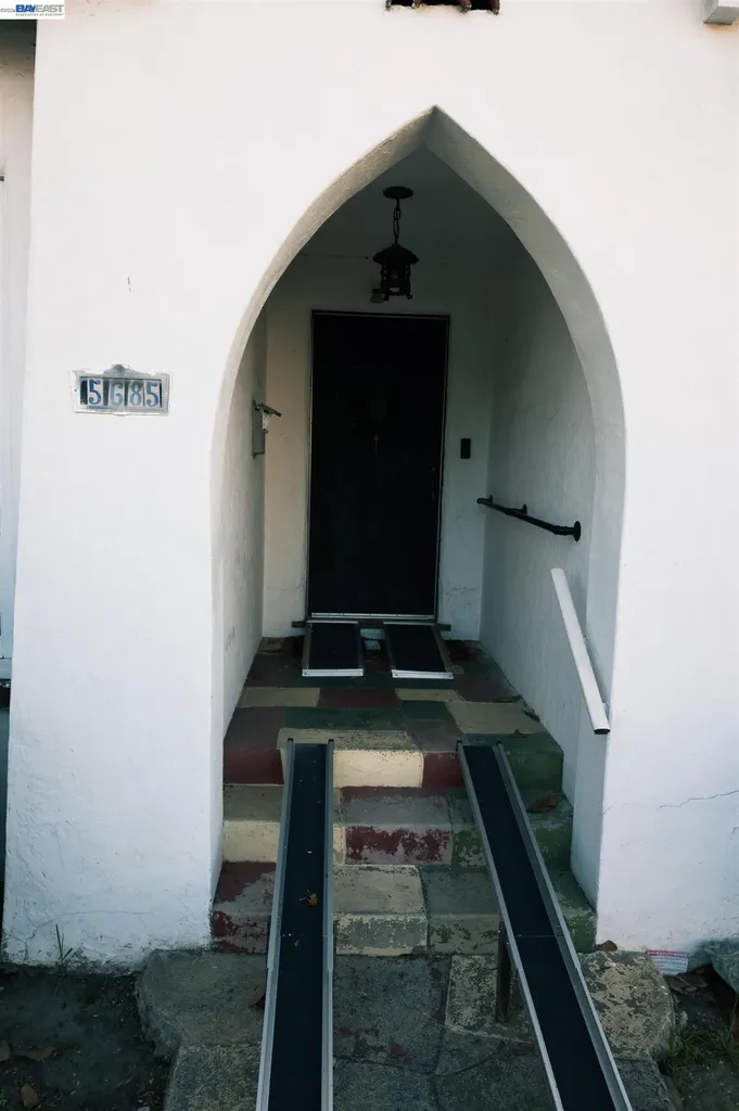 5685 Carberry Avenue Oakland CA 94609