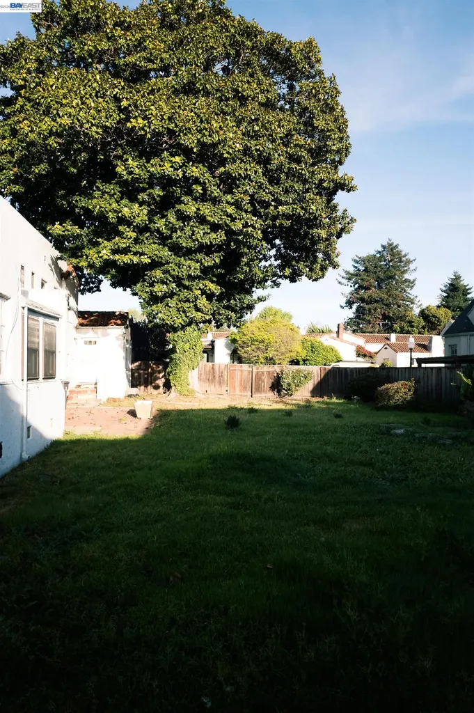 5685 Carberry Avenue Oakland CA 94609