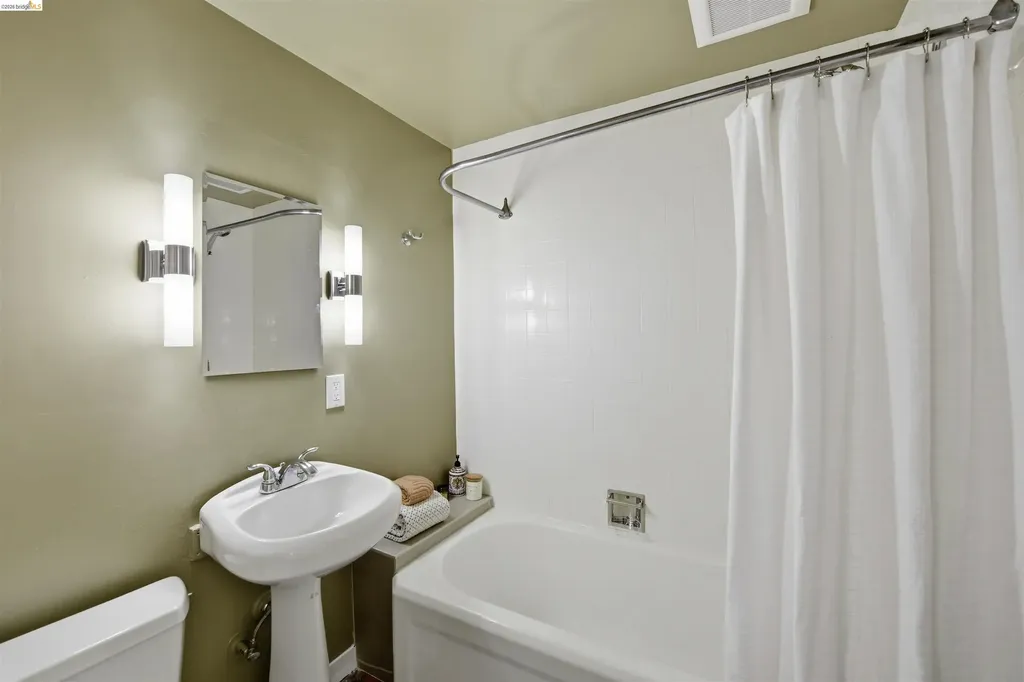 44 Highgate Road Kensington CA 94707