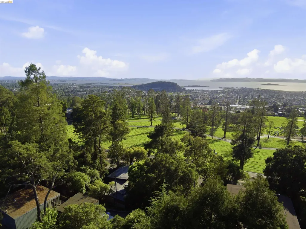 44 Highgate Road Kensington CA 94707