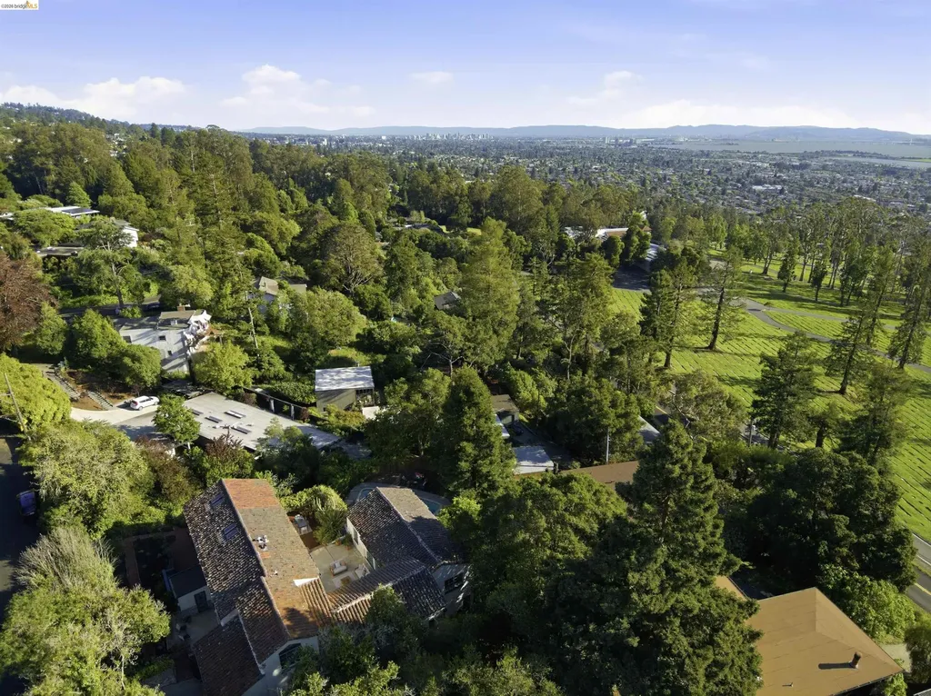44 Highgate Road Kensington CA 94707