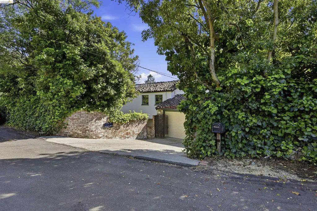 44 Highgate Road Kensington CA 94707
