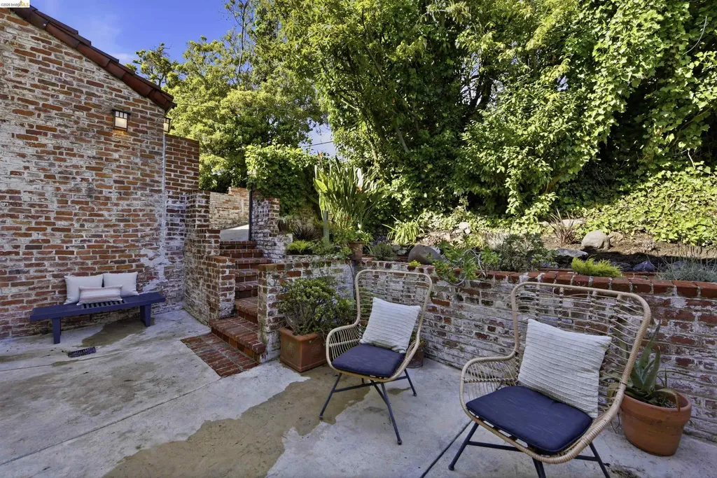 44 Highgate Road Kensington CA 94707