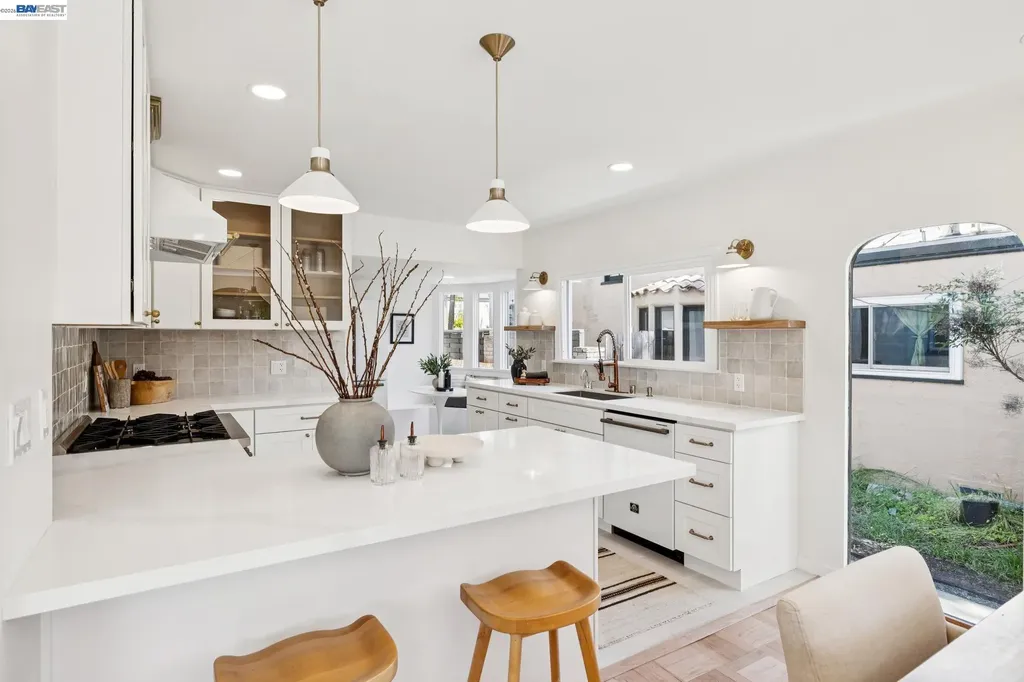 2713 Calhoun Street Alameda CA 94501