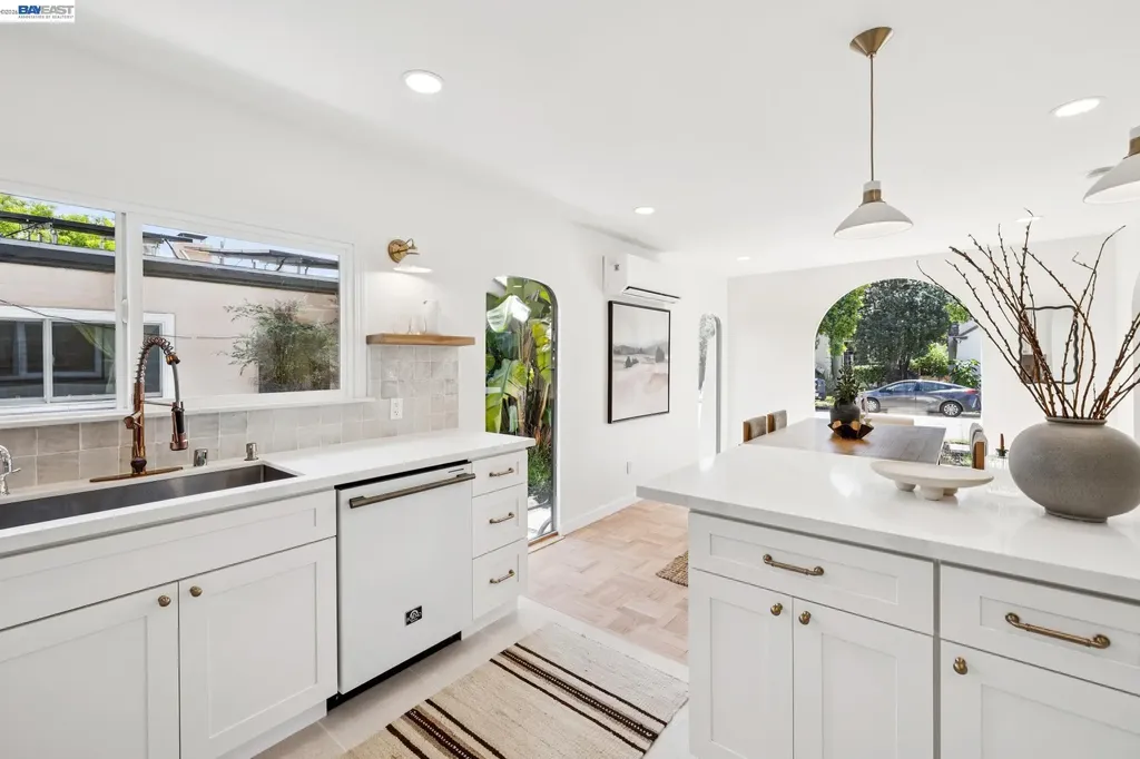 2713 Calhoun Street Alameda CA 94501