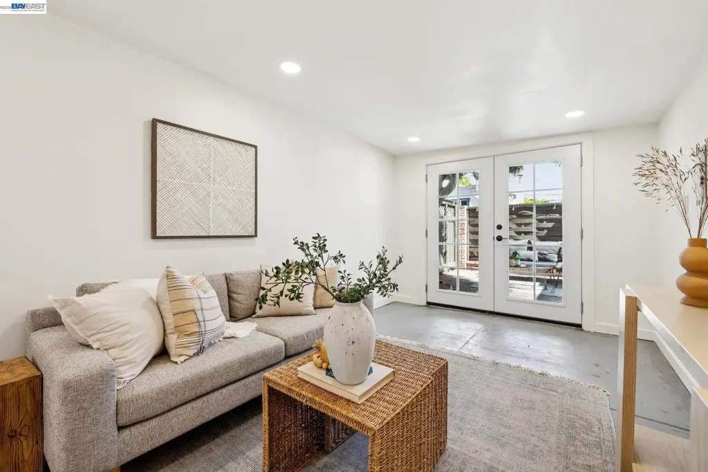 2713 Calhoun Street Alameda CA 94501