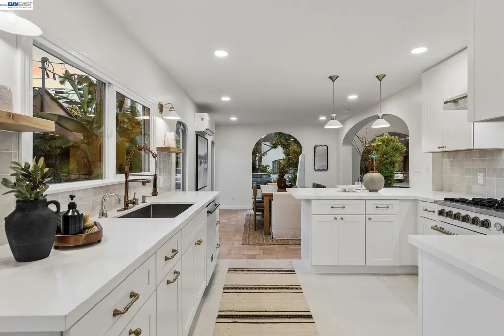 2713 Calhoun Street Alameda CA 94501