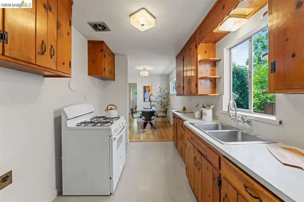 5832 San Jose Avenue Richmond CA 94804