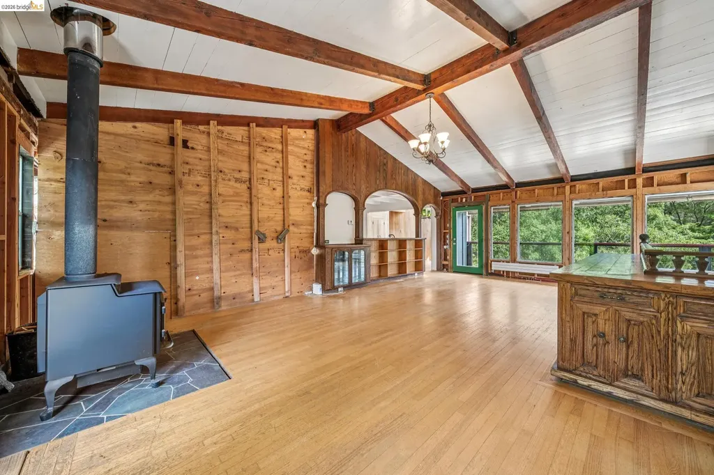 6383 Valley View Road Oakland CA 94611