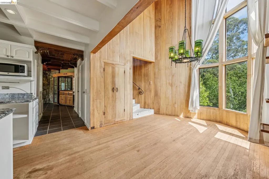 6383 Valley View Road Oakland CA 94611