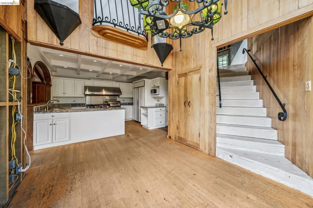 6383 Valley View Road Oakland CA 94611
