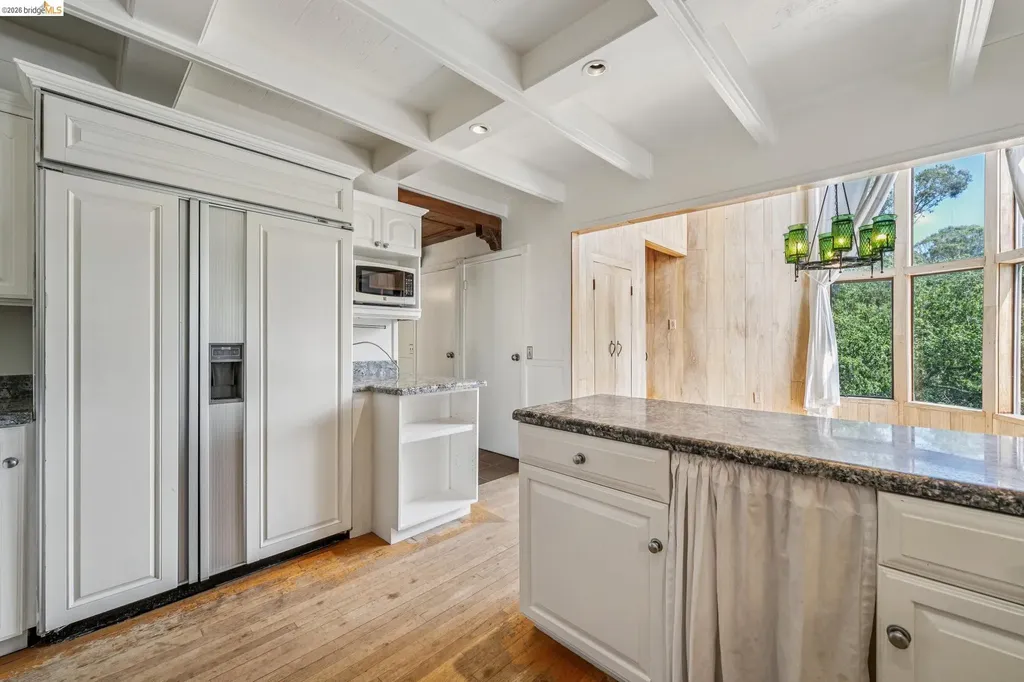 6383 Valley View Road Oakland CA 94611