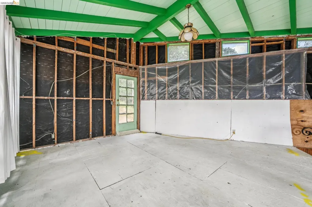 6383 Valley View Road Oakland CA 94611