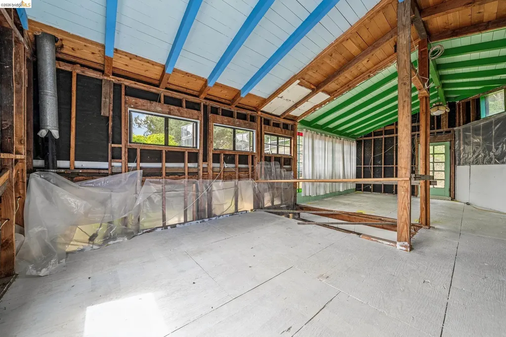 6383 Valley View Road Oakland CA 94611