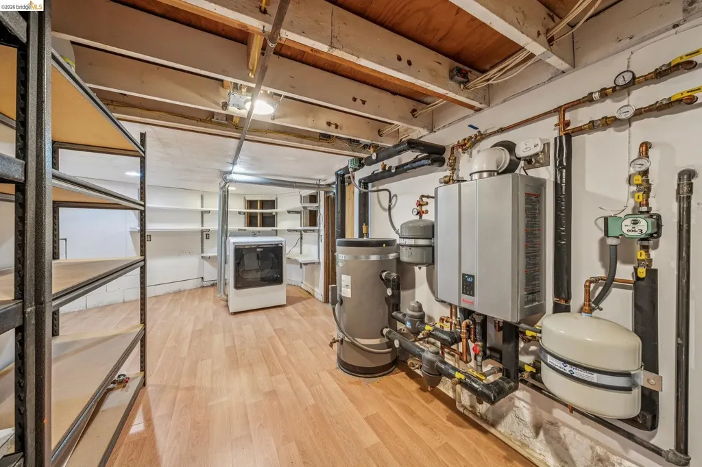 6383 Valley View Road Oakland CA 94611