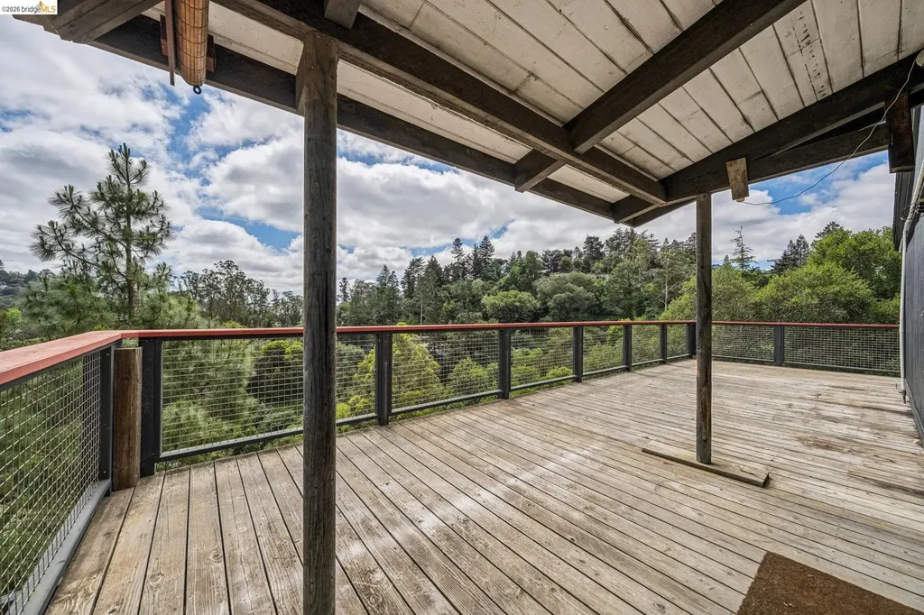 6383 Valley View Road Oakland CA 94611