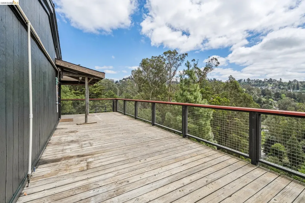 6383 Valley View Road Oakland CA 94611