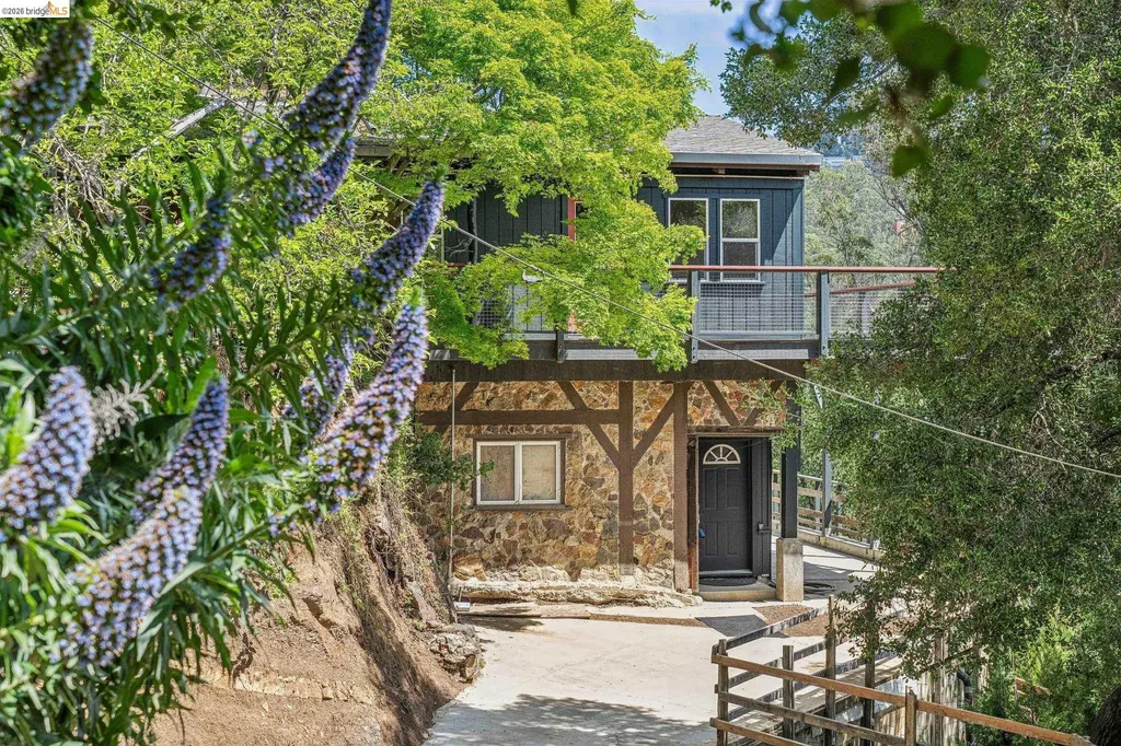 6383 Valley View Road Oakland CA 94611