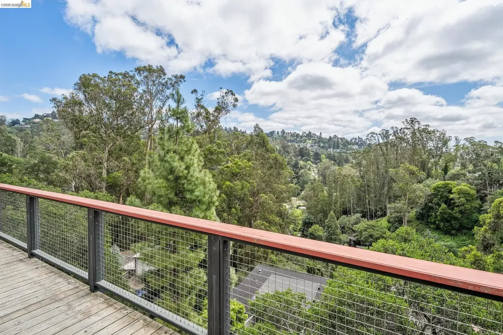 6383 Valley View Road Oakland CA 94611