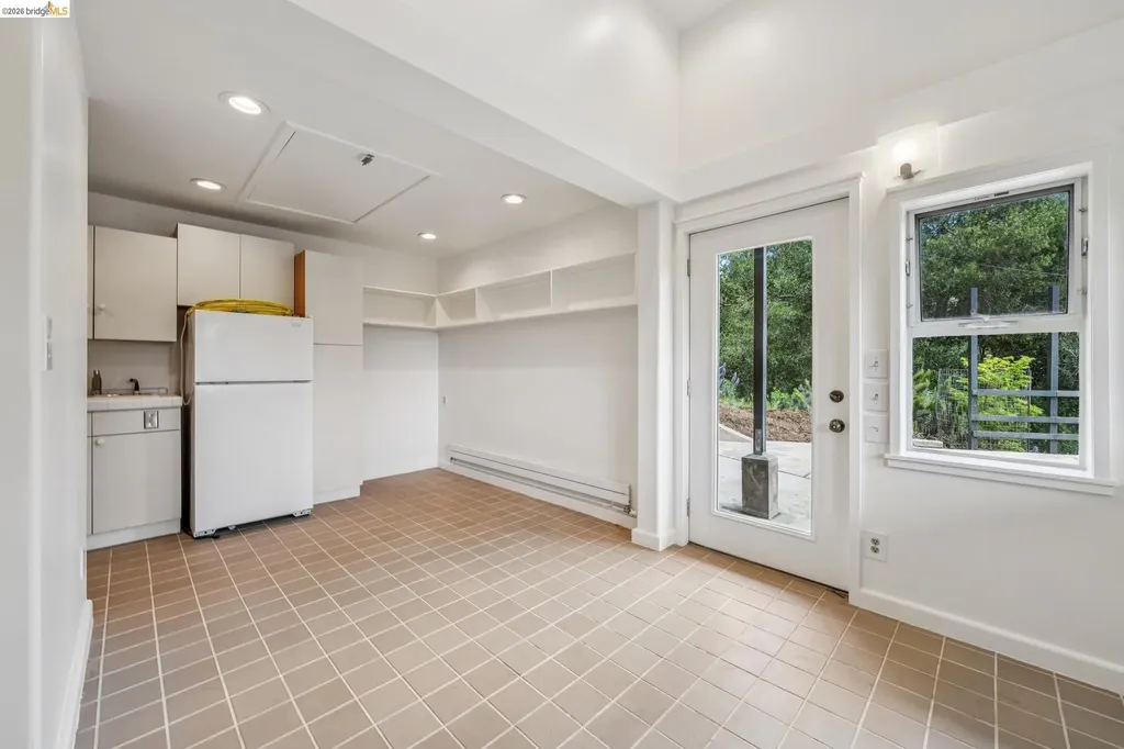 6383 Valley View Road Oakland CA 94611