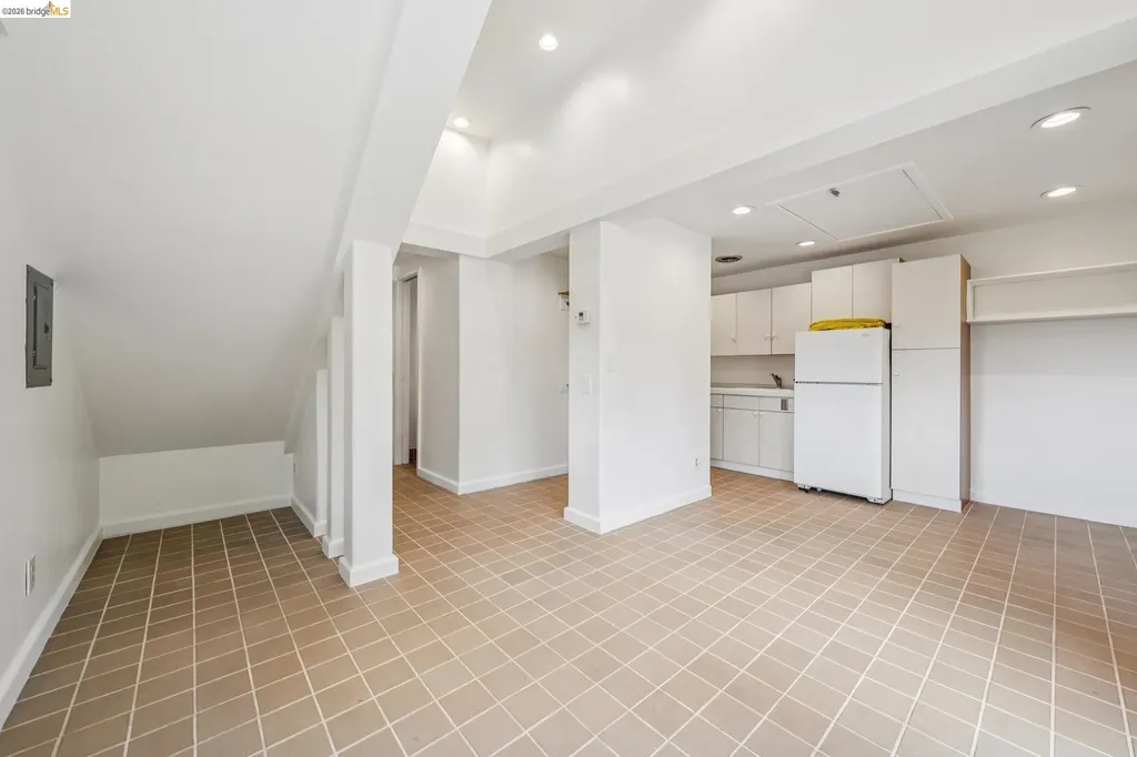 6383 Valley View Road Oakland CA 94611