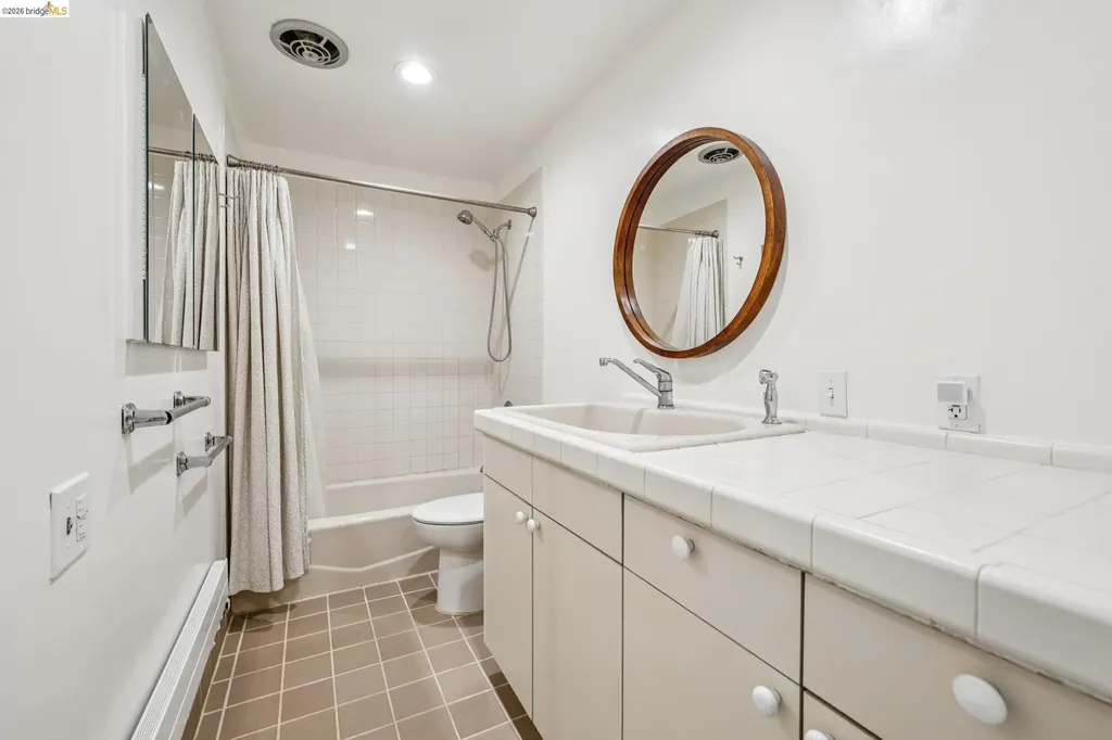 6383 Valley View Road Oakland CA 94611