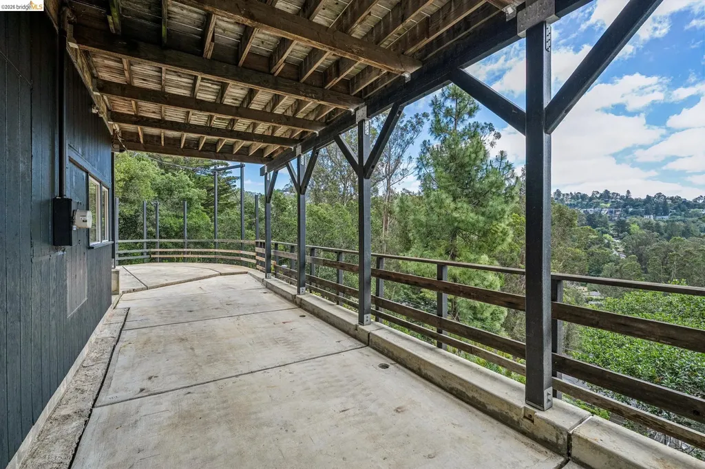 6383 Valley View Road Oakland CA 94611