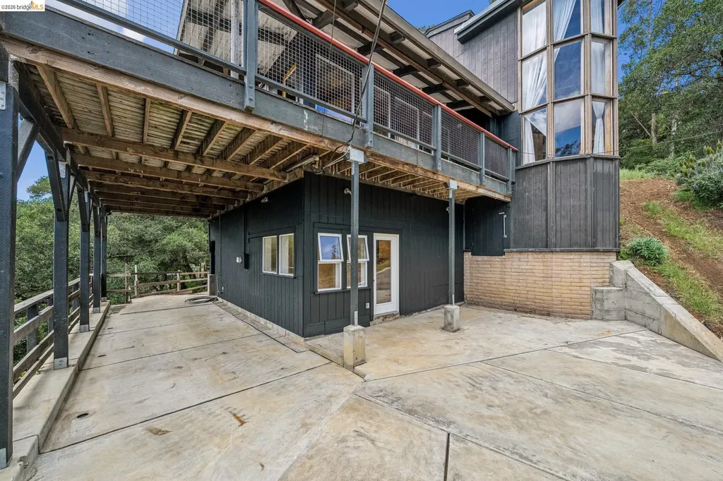 6383 Valley View Road Oakland CA 94611