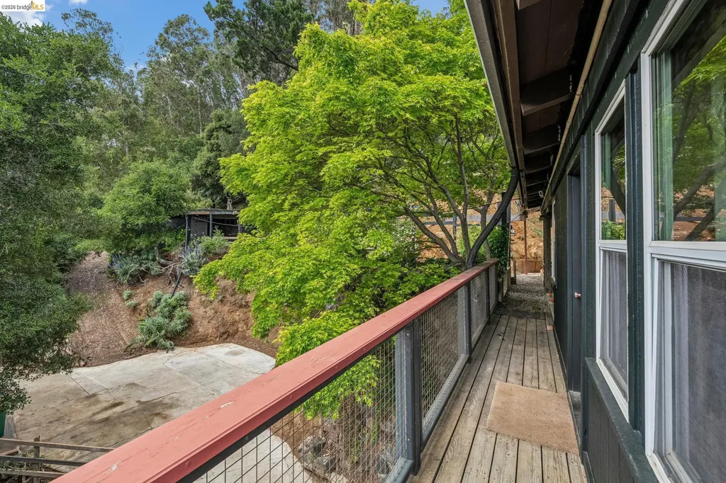 6383 Valley View Road Oakland CA 94611