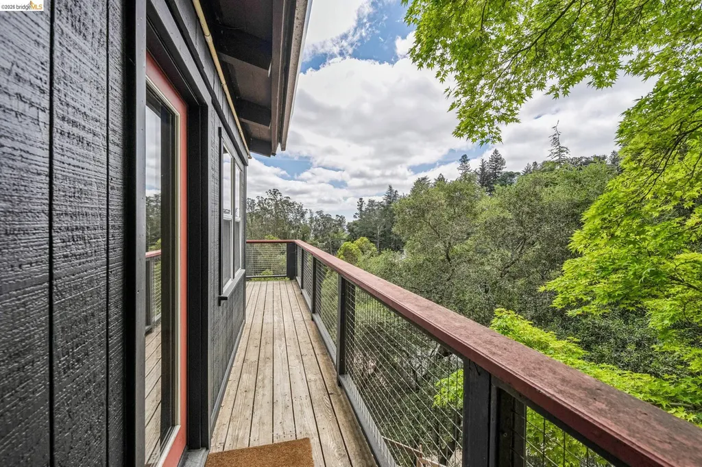 6383 Valley View Road Oakland CA 94611